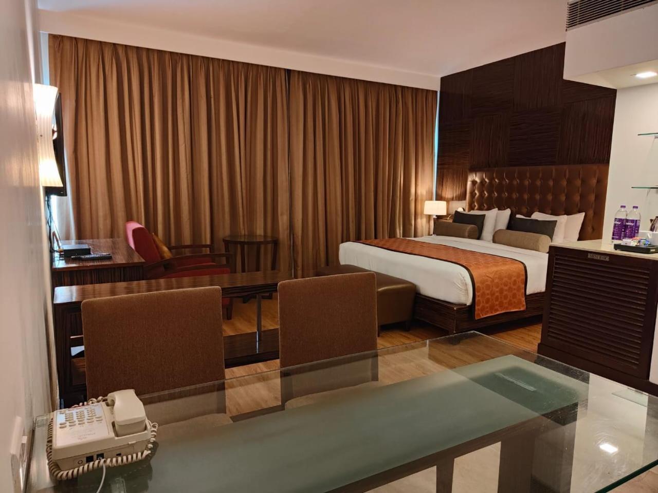 Pride Hotel, Ченай Екстериор снимка